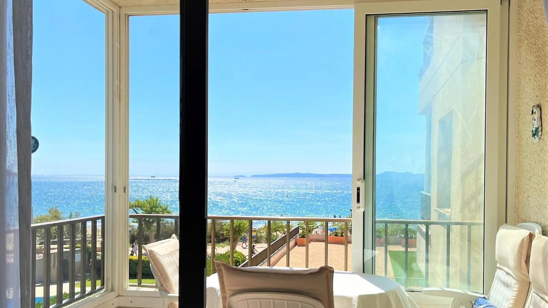 Beautiful Apartment With View Roses