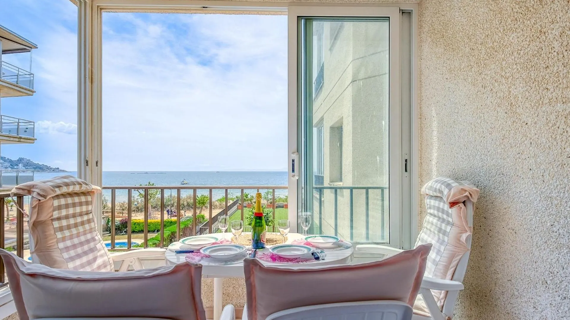 Beautiful Apartment With View Roses