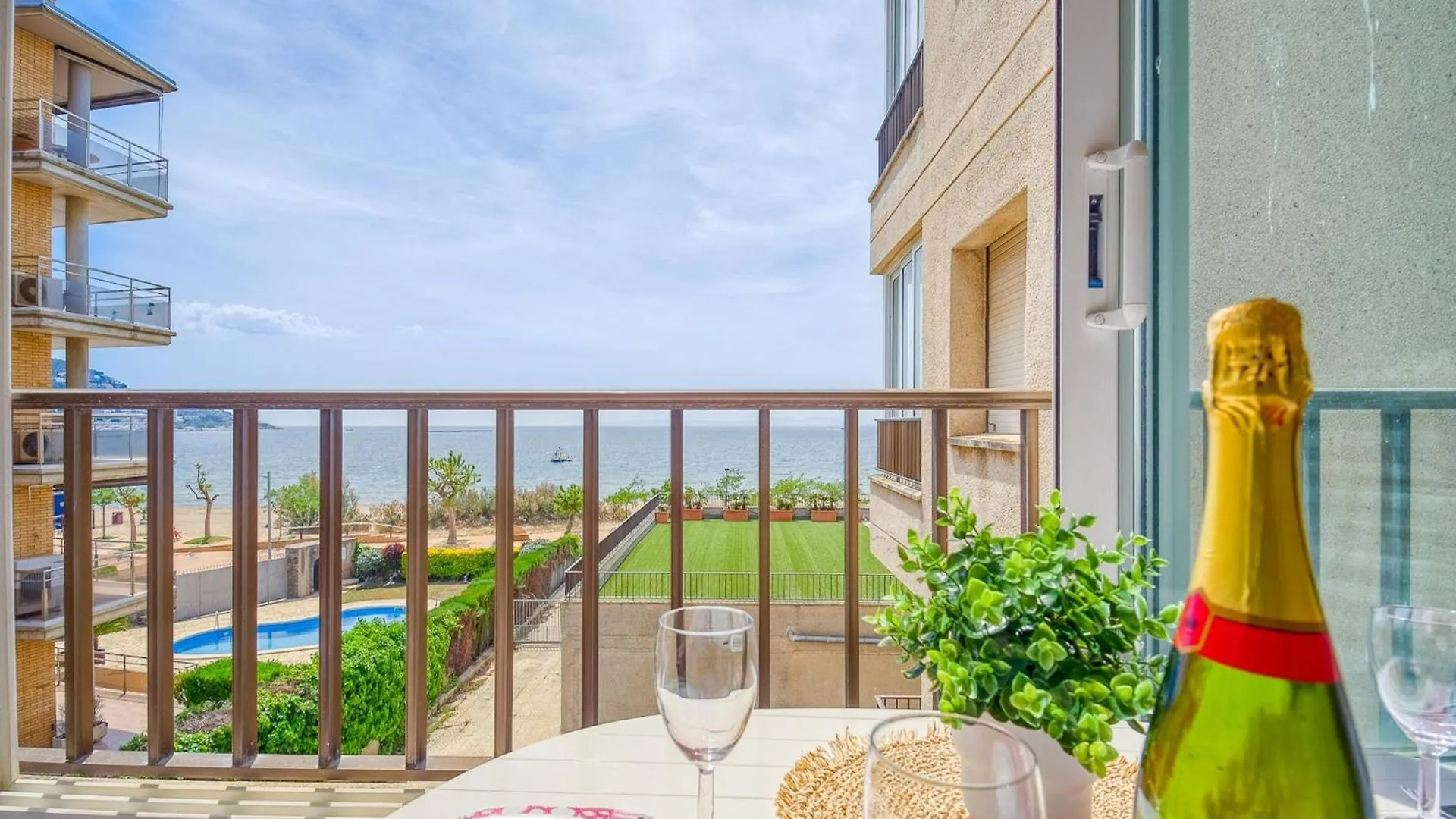 Beautiful Apartment With View Roses